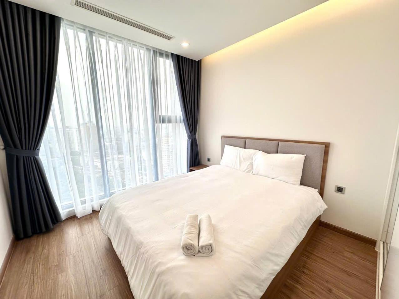 Luxury Apartment In Vinhomes Metropolis Ханой Экстерьер фото