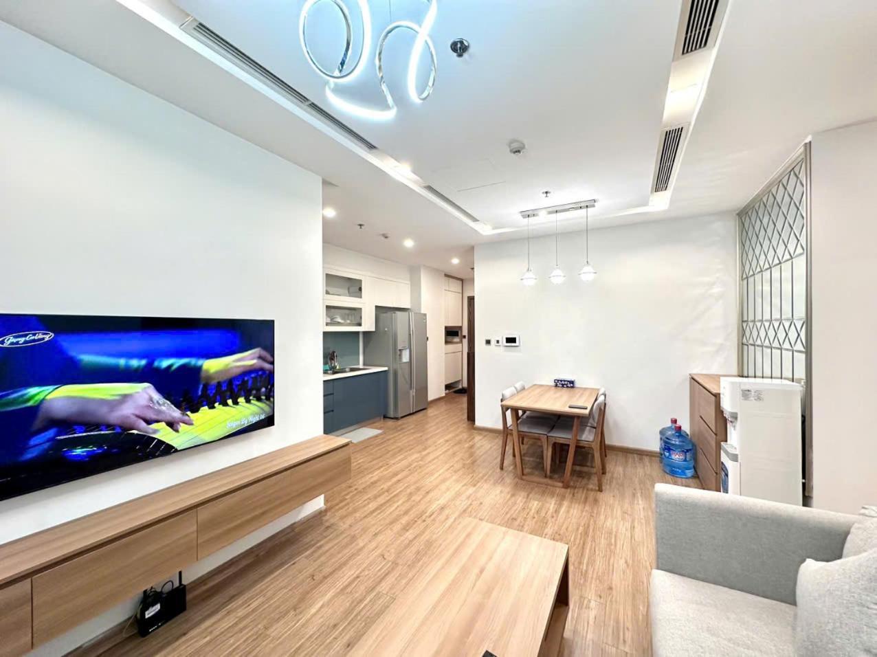 Luxury Apartment In Vinhomes Metropolis Ханой Экстерьер фото