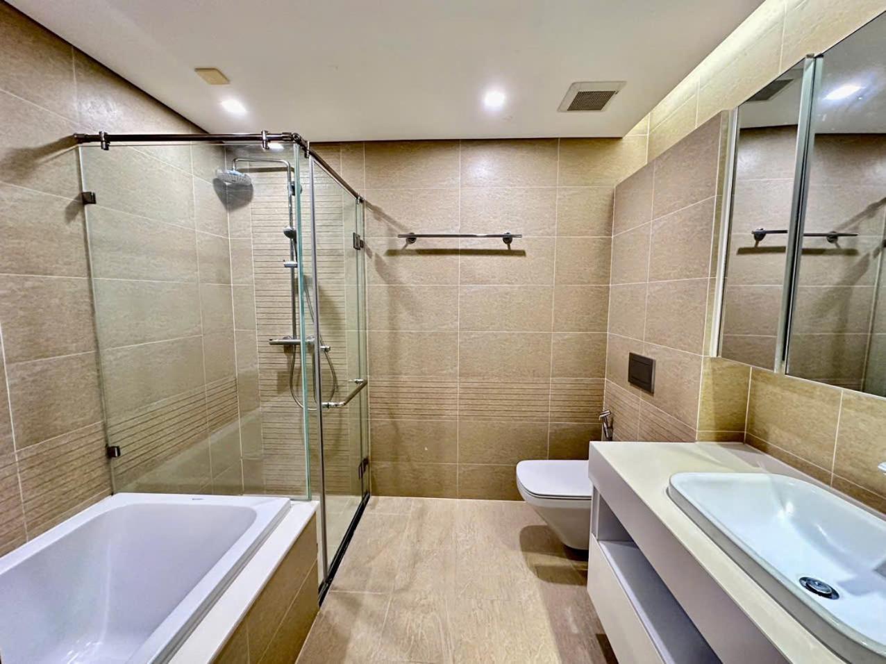 Luxury Apartment In Vinhomes Metropolis Ханой Экстерьер фото