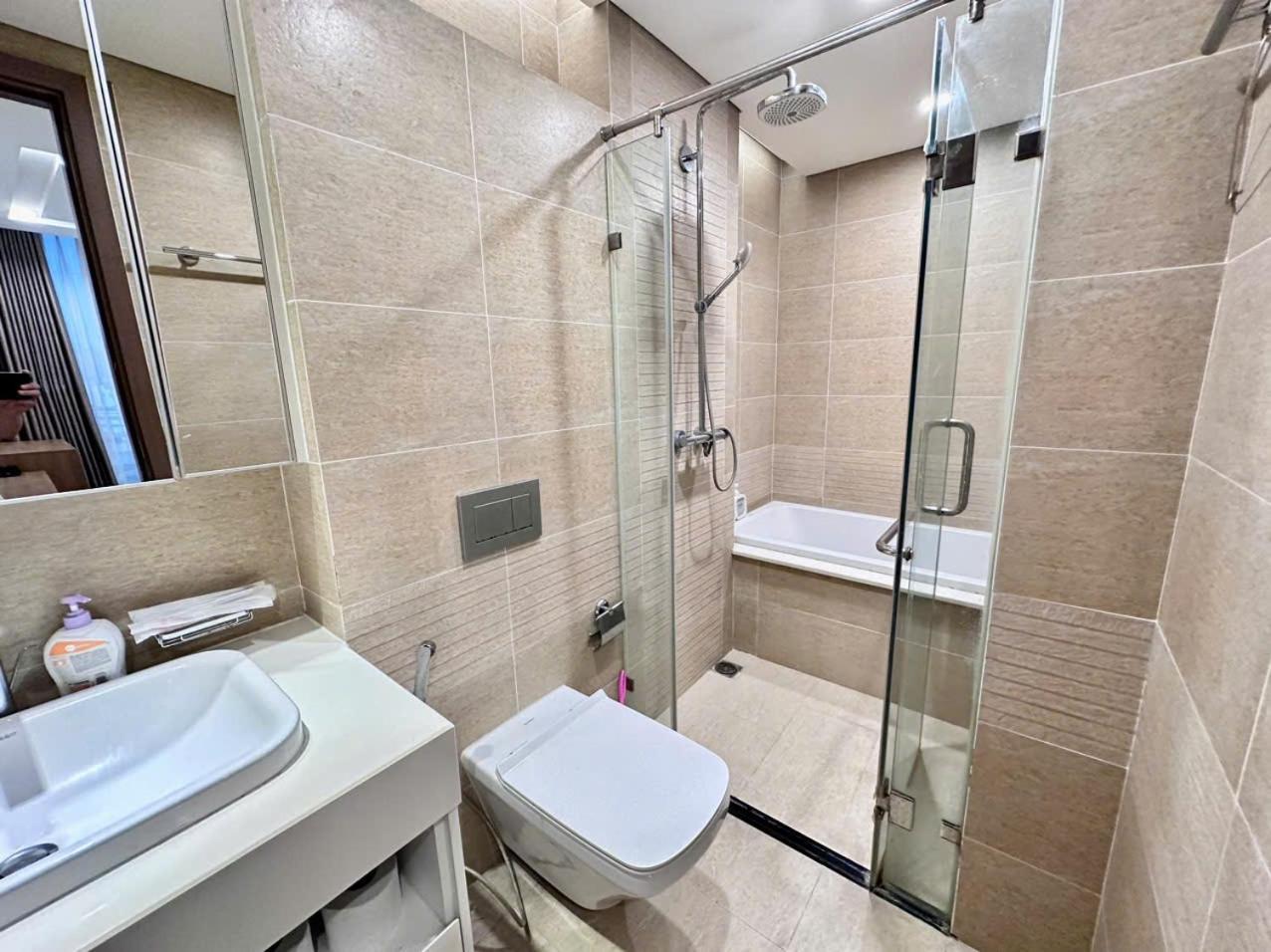 Luxury Apartment In Vinhomes Metropolis Ханой Экстерьер фото