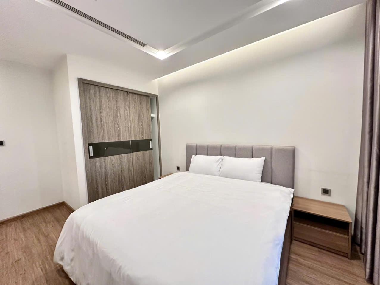 Luxury Apartment In Vinhomes Metropolis Ханой Экстерьер фото