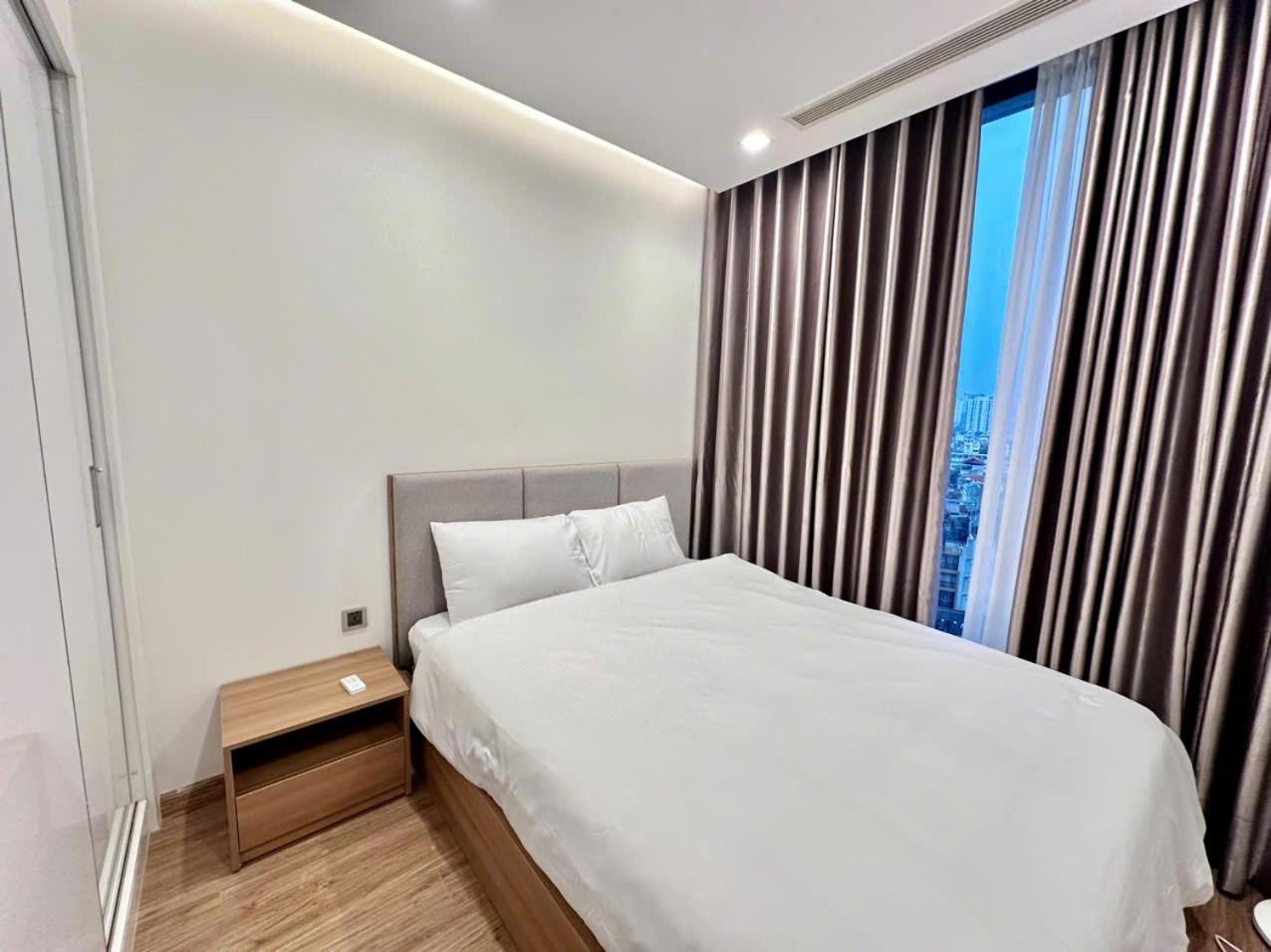 Luxury Apartment In Vinhomes Metropolis Ханой Экстерьер фото