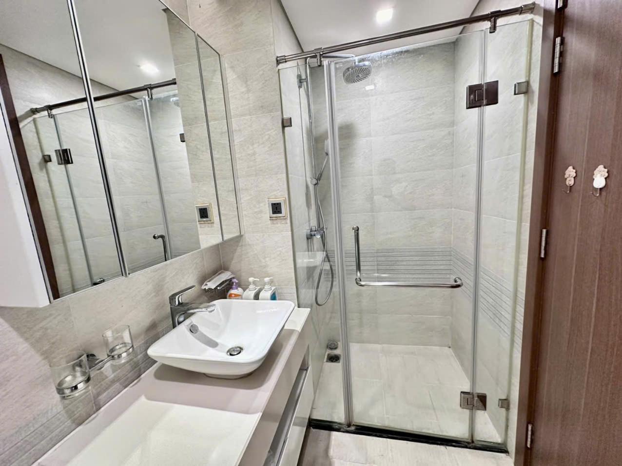 Luxury Apartment In Vinhomes Metropolis Ханой Экстерьер фото