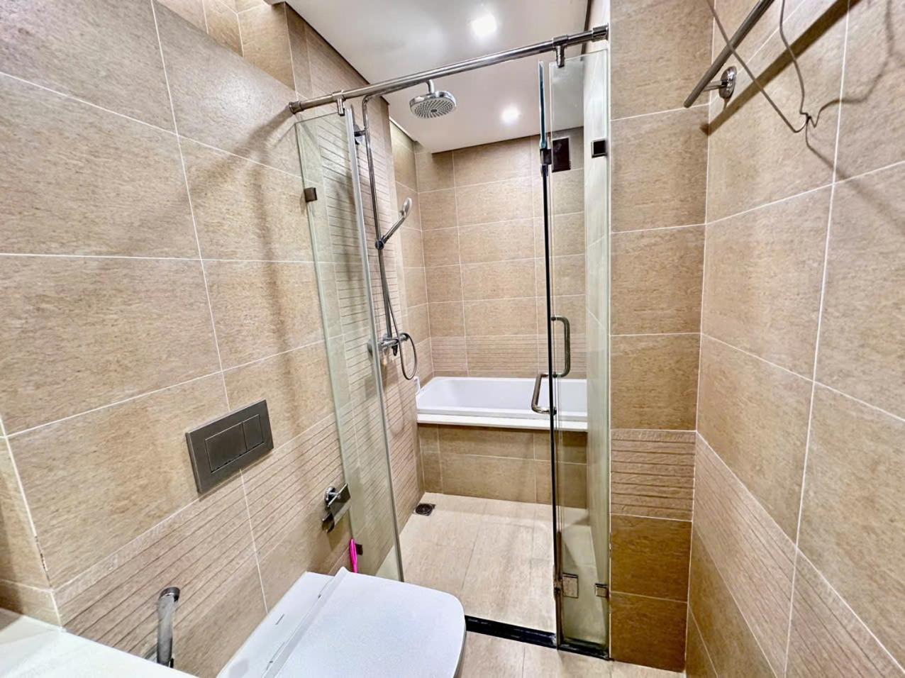 Luxury Apartment In Vinhomes Metropolis Ханой Экстерьер фото