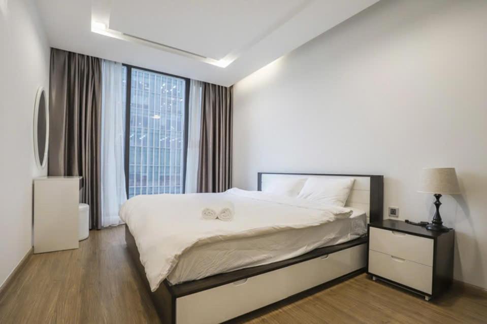 Luxury Apartment In Vinhomes Metropolis Ханой Экстерьер фото